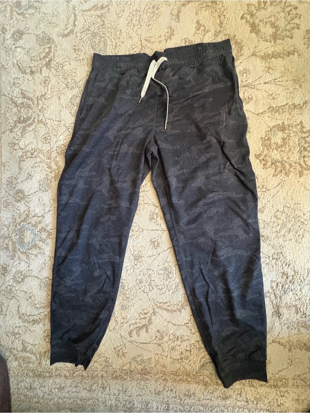 Vuori Heather Gray Knit Joggers
